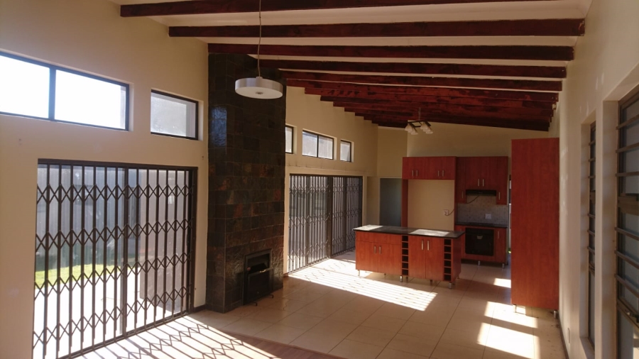 To Let 3 Bedroom Property for Rent in Hillside Free State